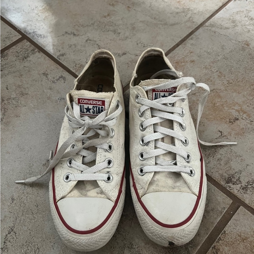 Women’s low-top converse